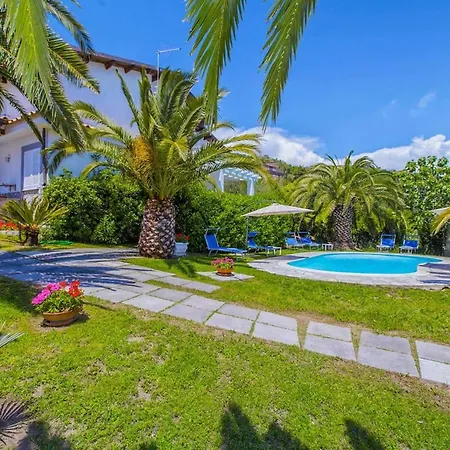 Villa Sleeps 9 Air Con Wifi Torca